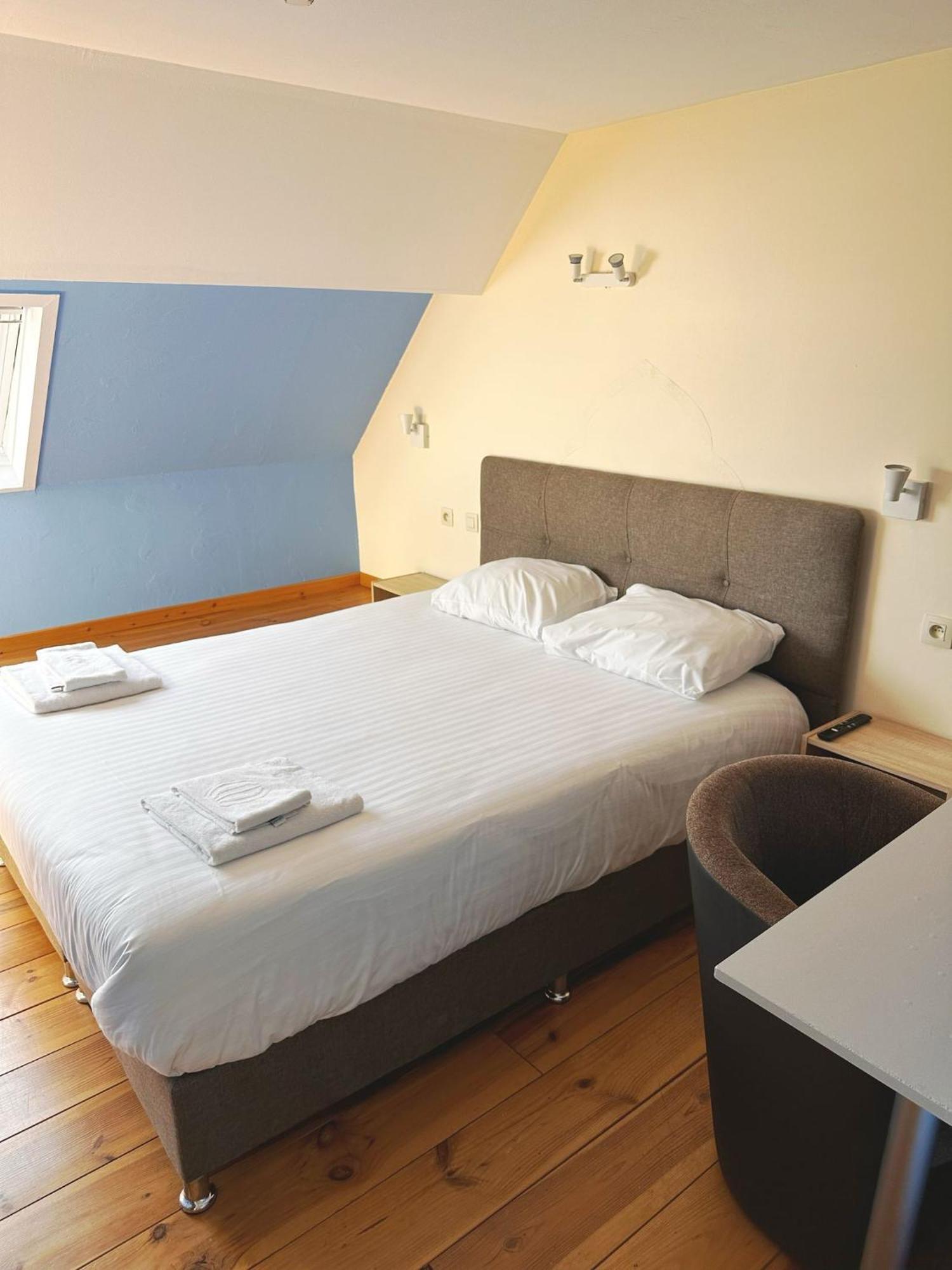 At-Pacific-Hotel Вавр Екстериор снимка