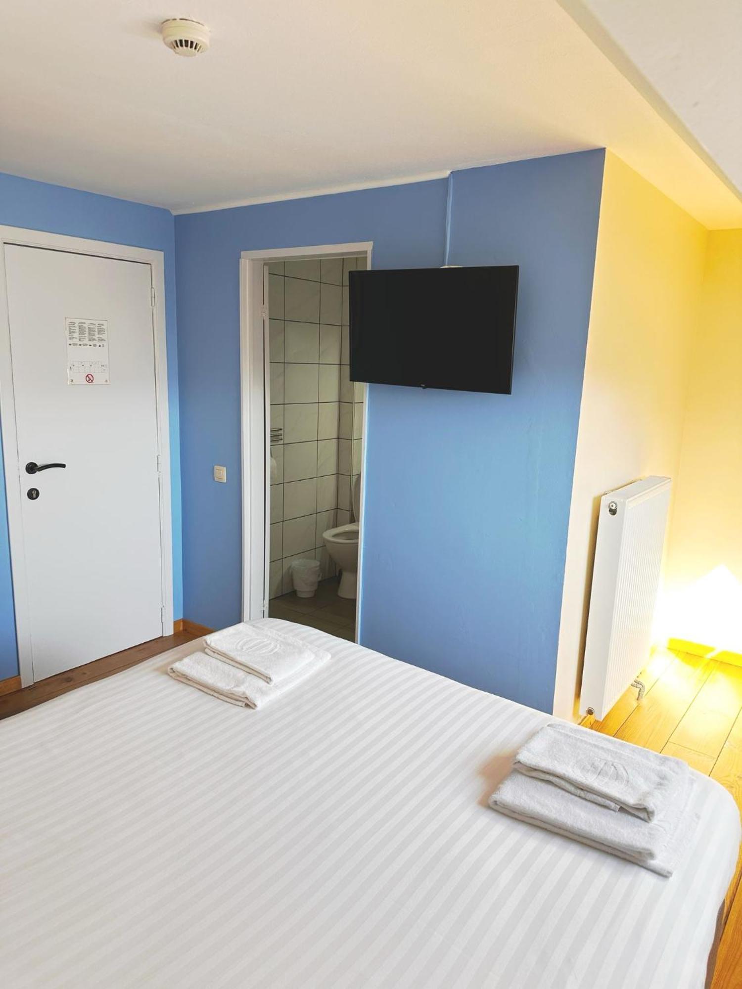 At-Pacific-Hotel Вавр Екстериор снимка