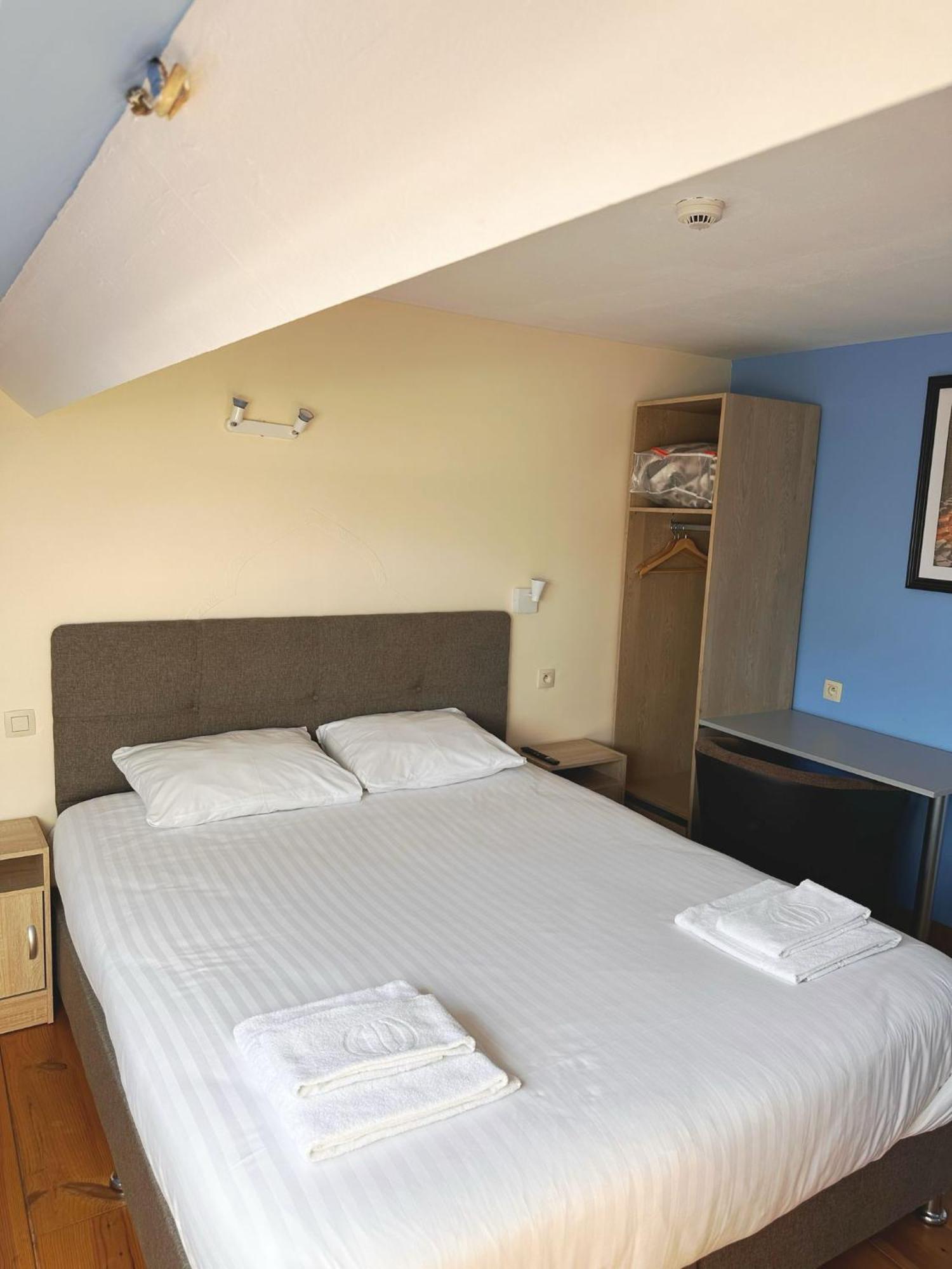 At-Pacific-Hotel Вавр Екстериор снимка